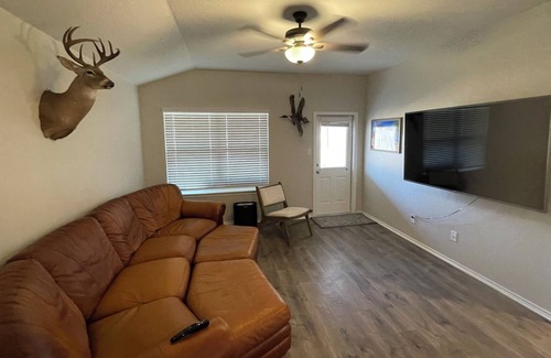 Bulverde House | New home in Bulverde. Convenient to Guadalupe, New Braunfels, SA, & Canyon Lake