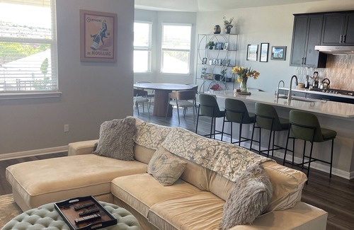 Dripping Springs House | Relaxing Retreat in Dripping Springs with Spa & Jacuzzi