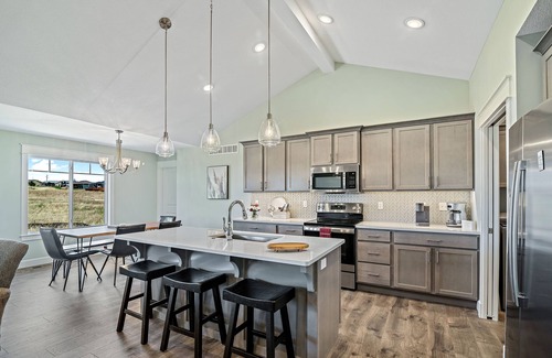 Manhattan House | Family-Friendly Retreat in West Manhattan, Near KSU