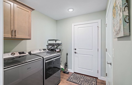 Manhattan House | Family-Friendly Retreat in West Manhattan, Near KSU