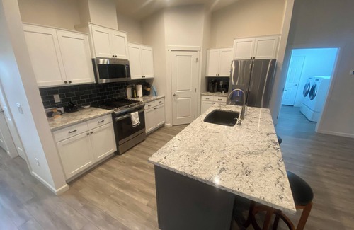 Clarkston Heights-Vineland House | Ideal Getaway: New Home near Quail Ridge for Families
