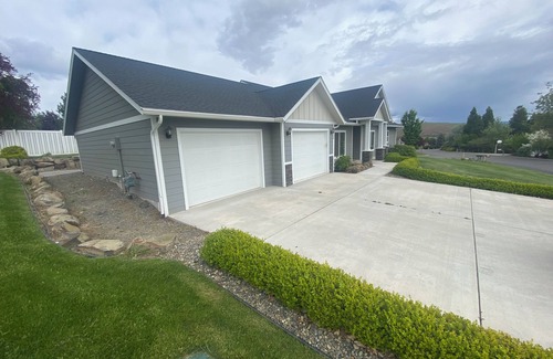 Clarkston Heights-Vineland House | Ideal Getaway: New Home near Quail Ridge for Families