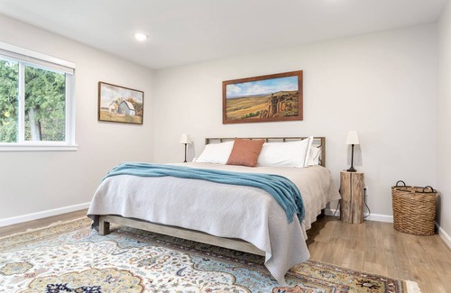 Bellingham House | New home on peaceful 5acr +hotub & dry sauna - Close to biking/hiking & downtown