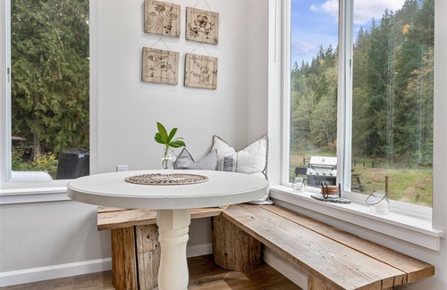 Bellingham House | Peaceful Retreat with Hot Tub, Sauna & Close to Downtown