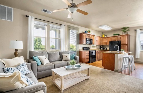 South Jordan House | Cozy Suite with Fireplace, Ski Access & Hot Tub Near SLC