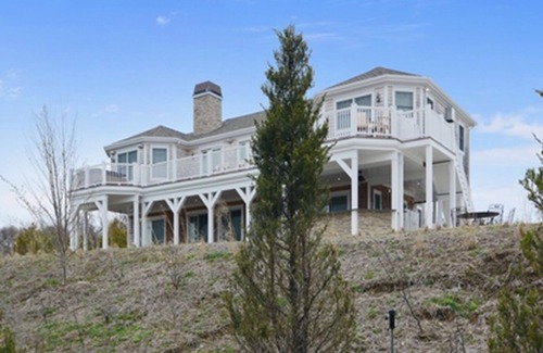 Montauk House | Serene Home with Breathtaking Sunset Views on East Lake