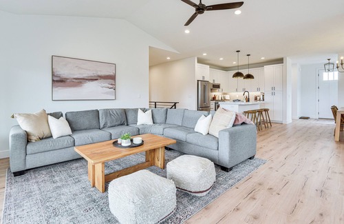 Wolf Creek House | New Home w/Amazing Views in Eden < 6 Mi to Ski!