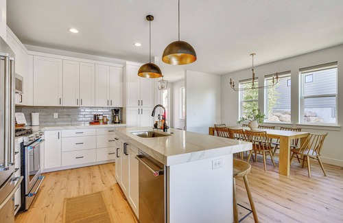 Wolf Creek House | New Home w/Amazing Views in Eden < 6 Mi to Ski!