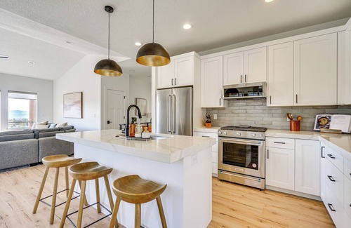 Wolf Creek House | New Home w/Amazing Views in Eden < 6 Mi to Ski!