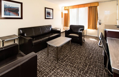 New Hope Hotel | Discover Comfort at New Hope Inn & Suites with Pool and Spa