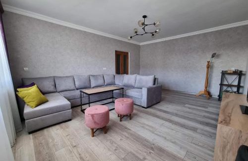 Dilijan Villa | Inviting 5-Bedroom Apartment with Oceanfront Views