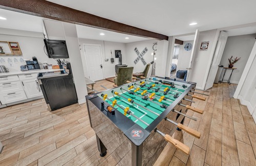 Flagstaff House | NEW! Hot Tub I Game Room I Arcade w/10k+ Games I Walkable to Great Hikes I NAU