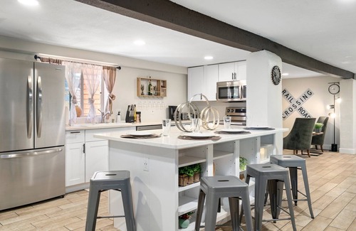 Flagstaff House | NEW! Hot Tub I Game Room I Arcade w/10k+ Games I Walkable to Great Hikes I NAU