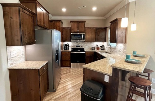 Eureka Springs House | Relax in Lake View King Suite with Hot Tub & FAST WiFi