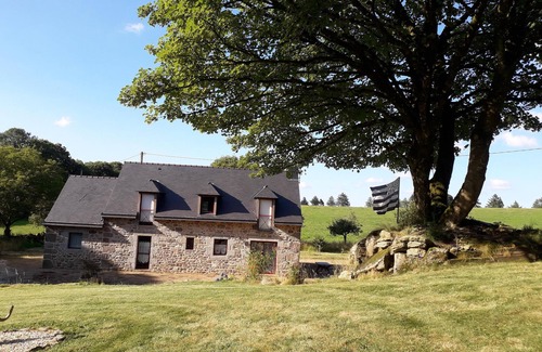 Saint-Gilles-Pligeaux House | Serene Countryside Retreat with Pool and Lake View