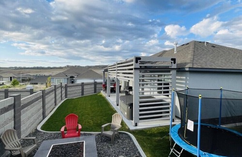 Tri-Cities House | Inviting Getaway with Hot Tub, Fire-Pit & Ocean View