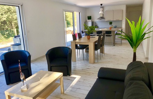 Soulac-sur-Mer House | Seaside Retreat Steps from the Ocean - Guest Rated 10/10