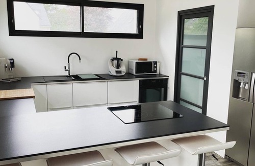 Nevez House | Cozy Retreat Steps from Port-Manec'h Beach with Kitchen