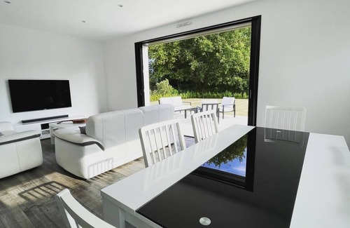 Nevez House | Cozy Retreat Steps from Port-Manec'h Beach with Kitchen