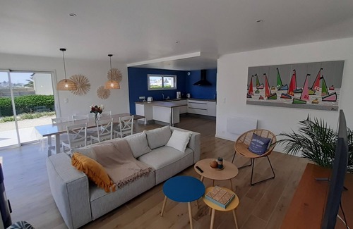 Cleder House | Beachside Retreat Near Les Amiets with Pool & Ocean Views