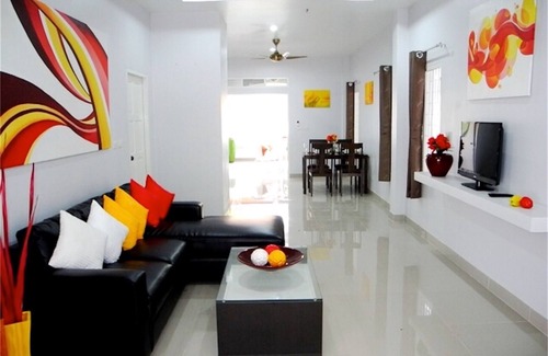 Nai Harn House | Cozy House Steps from the Beach with Pool and Spa