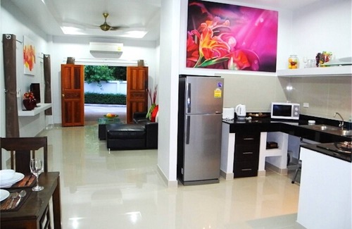 Nai Harn House | Cozy House Steps from the Beach with Pool and Spa