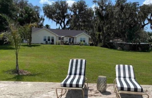 Umatilla House | New Lakefront Home with Spa and Pool in Umatilla
