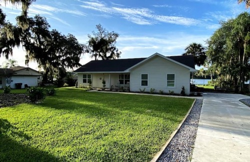 Umatilla House | New Lakefront Home with Spa and Pool in Umatilla