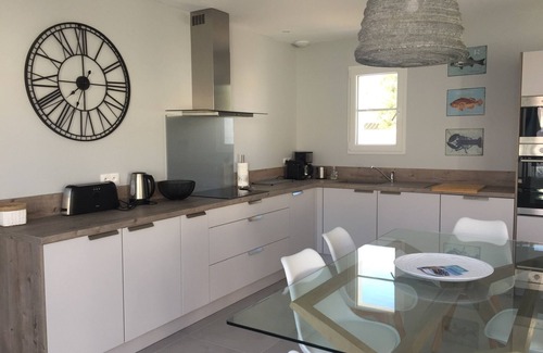 La Bree-les-Bains House | Modern Retreat with Private Heated Pool, Steps from the Sea