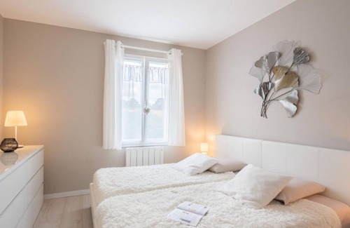 Le Meux Cabin | Charming Home with Garden Near Compiègne - Sleeps 8