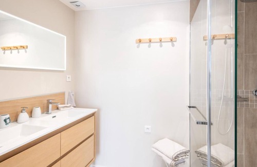 Le Meux Cabin | Charming Home with Garden Near Compiègne - Sleeps 8