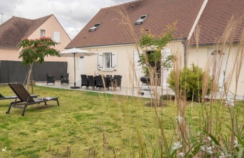Le Meux Cabin | Charming Home with Garden Near Compiègne - Sleeps 8
