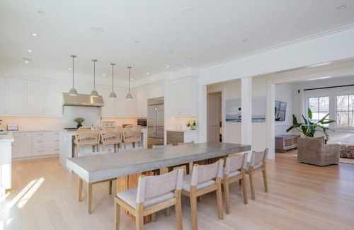 Bridgehampton House | Modern Retreat with Tennis, Gym, Heated Pool & Spa Access