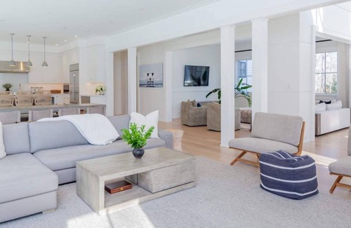 Bridgehampton House | Modern Retreat with Tennis, Gym, Heated Pool & Spa Access
