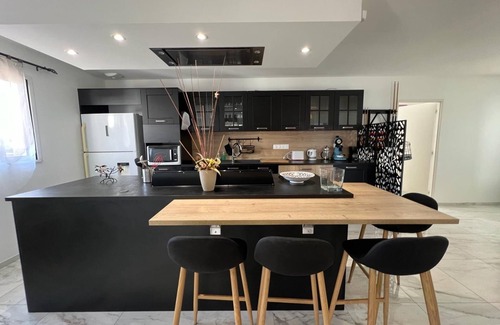 Fresnes Bed & Breakfast | Exceptional Stay at New House: Zoo et Châteaux for 11 Guests