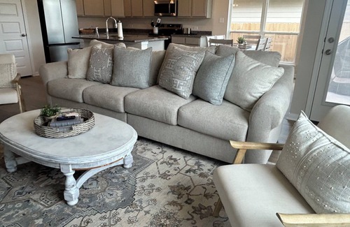 College Station House | New! Howdy Haus 5 miles from Kyle Field! Cozy 4-bedroom house