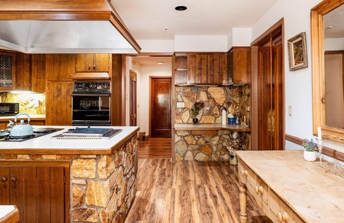 Liberty House | Top-Rated 4 BR House with Spa & Hot Tub in Catskills