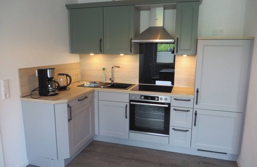 Dornumergrode Apartment | Cozy Huus up Höcht Apartment with Family-Friendly Amenities