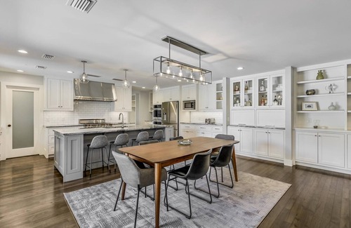 Countryside House | NEW I Above Austin Metro | 5 mi to downtown | Sleeps 14 I Services