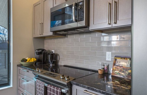 Cincinnati Apartment | Pet-Friendly Industrial Loft in East End Entertainment District