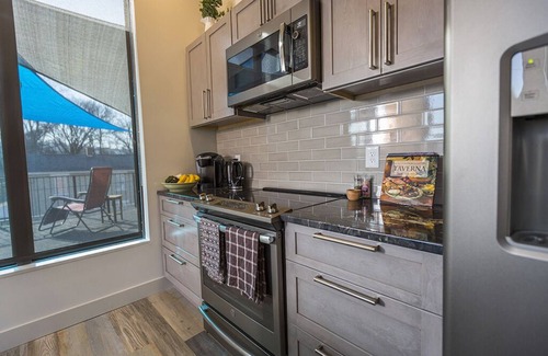 Cincinnati Apartment | Pet-Friendly Industrial Loft in East End Entertainment District