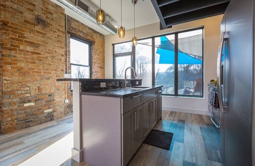 Cincinnati Apartment | Pet-Friendly Industrial Loft in East End Entertainment District
