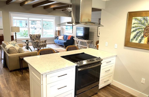 Saint Simons Island House | Relaxing Beach House Steps from Ocean with Top Amenities