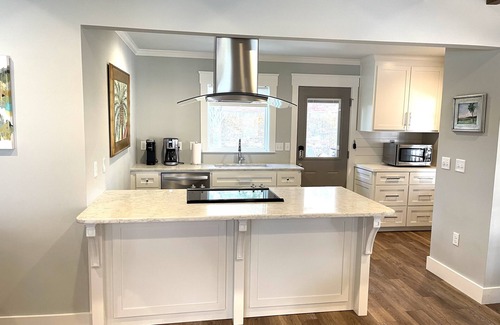 Saint Simons Island House | Relaxing Beach House Steps from Ocean with Top Amenities