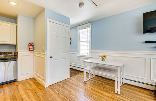 Keansburg House | Cozy New Jersey Abode - Walk to Beach & Near Theme Parks