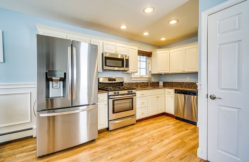 Keansburg House | Cozy New Jersey Abode - Walk to Beach & Near Theme Parks