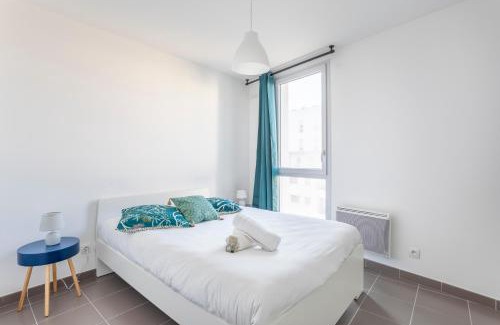 Euromed - La Joliette Apartment | Explore NEW JOLIETTE: Comfort & Private Parking Awaits!
