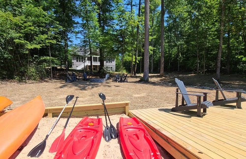 Mineral House | New Lakefront Retreat: 9 King Bedrooms, Private Dock & Spa