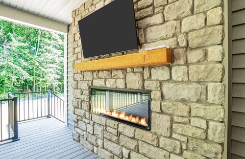 Mineral House | New Lakefront Retreat: 9 King Bedrooms, Private Dock & Spa
