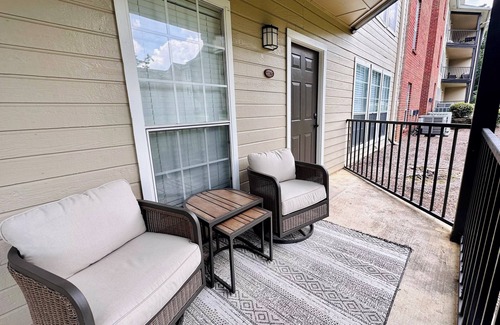 Auburn Apartment | Steps to Jordan-Hare Stadium: Family-Friendly Retreat